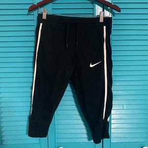 nike capri sweatpants/joggers